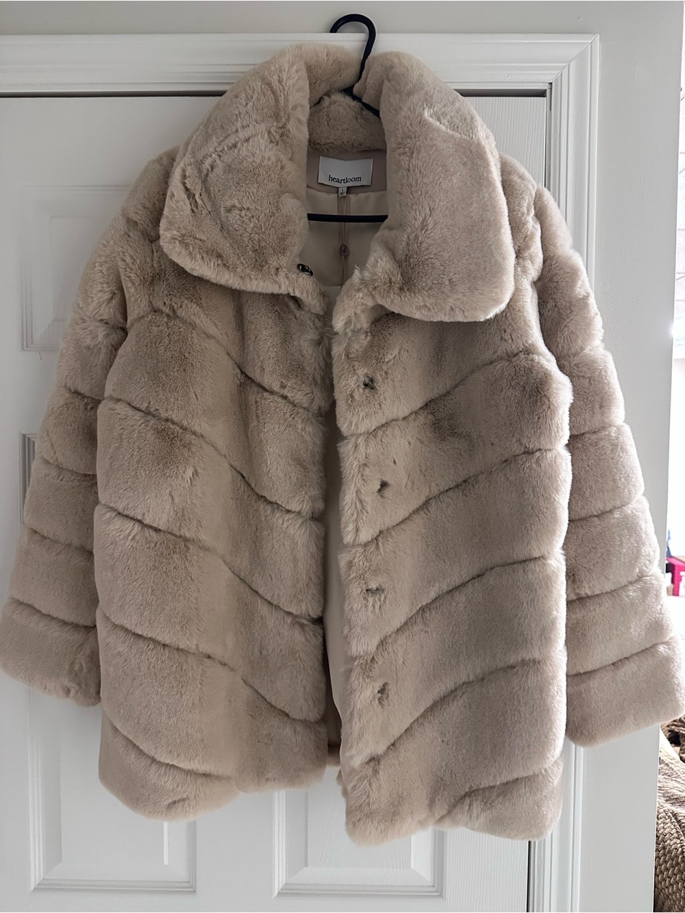 NWT Heartloom cream faux fur jacket with oversized collar.
